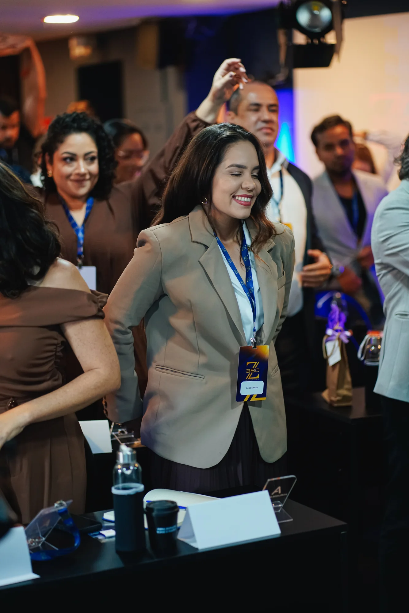Participantes interagindo durante o encontro Z-360